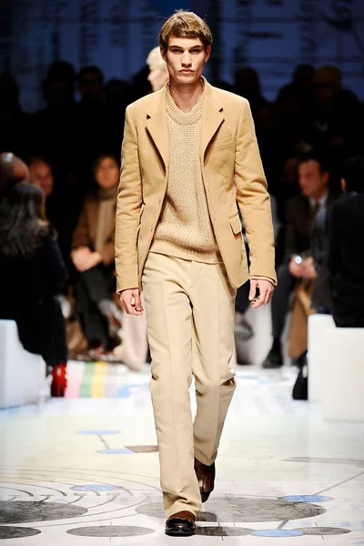 Look 13